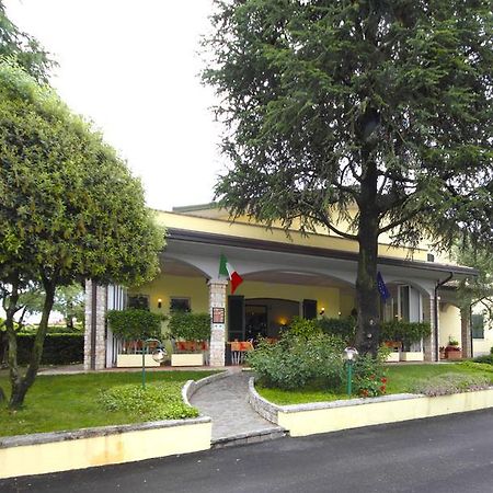Albergo La Quiete Desenzano del Garda Bagian luar foto