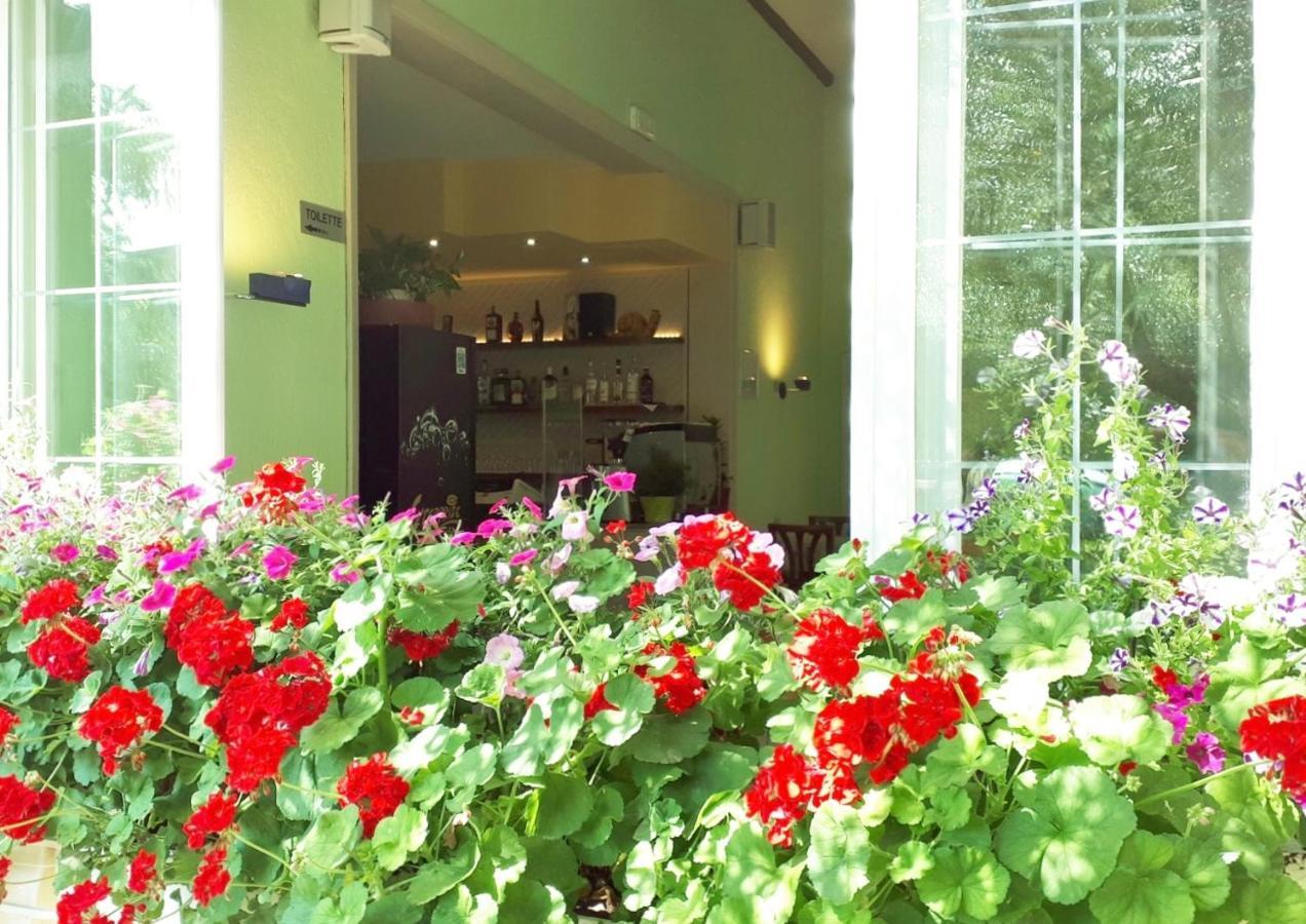 Albergo La Quiete Desenzano del Garda Bagian luar foto