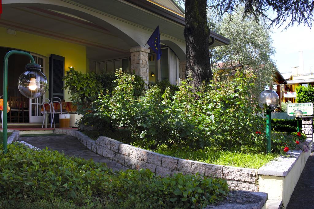 Albergo La Quiete Desenzano del Garda Bagian luar foto