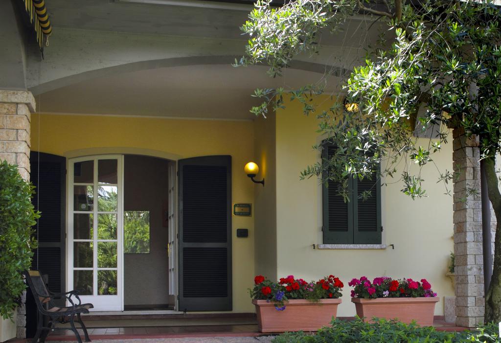 Albergo La Quiete Desenzano del Garda Bagian luar foto