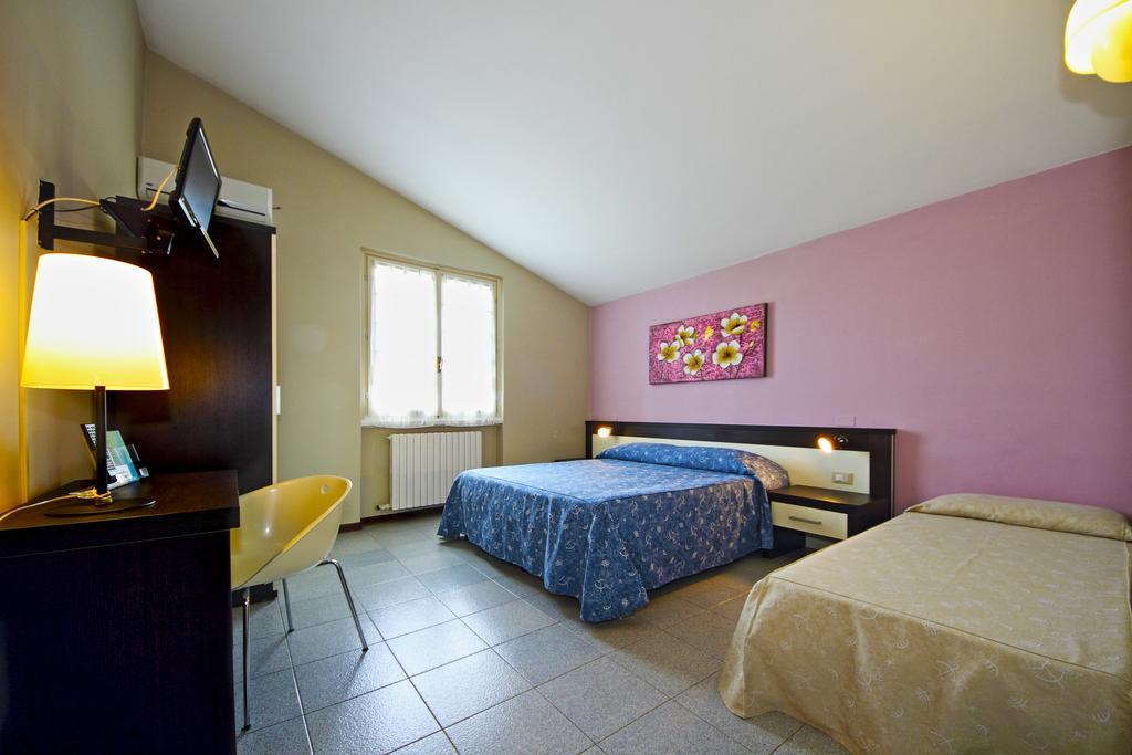 Albergo La Quiete Desenzano del Garda Bagian luar foto