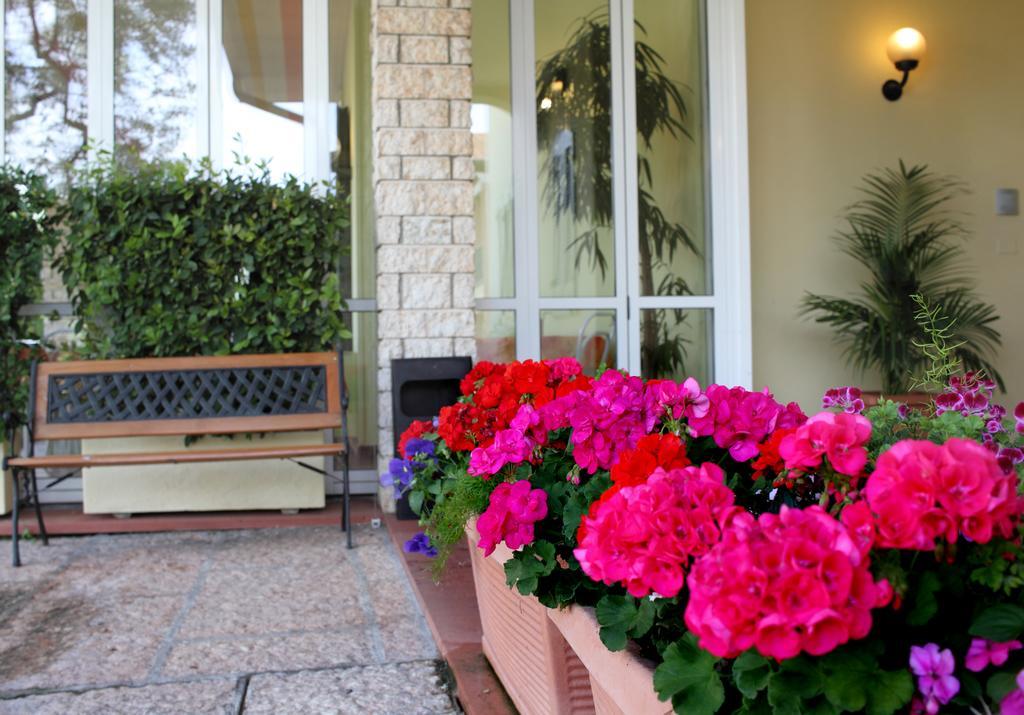 Albergo La Quiete Desenzano del Garda Bagian luar foto